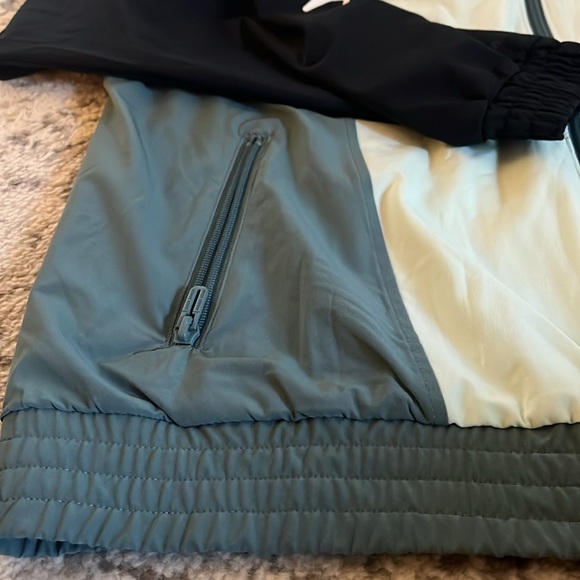 Under Armour windbreaker - Picture 5 of 11